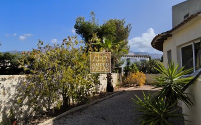 Villa agréable et ensoleillée avec de belles vues près de La Olla, Altea.